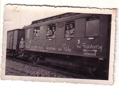 62382 Foto Zug mit Parole "Landwehr hat Ruhe!" im 2. Weltkrieg