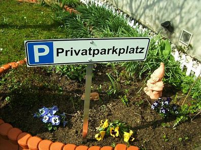 Privatparkplatz - Schild - Größe 520 x 110 x 4,0 mm mit Erdstab