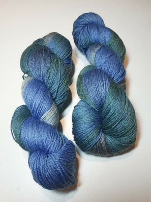 100 g Strang handgefärbtes Garn, "Turin", Merino-Seide-Ramie, blau-grün-Töne