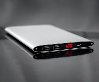 Powerbank 18000mAh silber schlankes Design Mobiles Ladegerät Iphone Samsung HTC