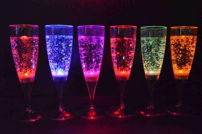 6 x LED Sektglas im Set leuchtende Sektgläser LED beleuchtetes Party Trinkglas 150 ml