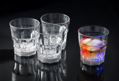 4er Set Whisky-Glas aus Kunststoff Party Geburtstag LED beleuchtete Trinkgläser 240ml