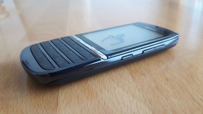 Nokia Asha 300 Touch & Type Nokia 300 neuwertig / Graphite (Grau) / Smartphone