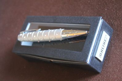 Crysal Pen; Cristall-Kugelschreiber; matt-silberfarben, Spitze verchromt