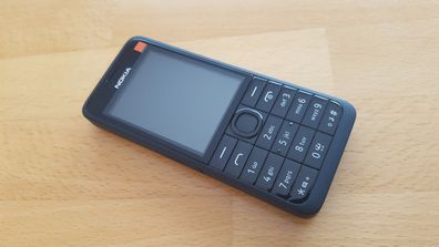 Nokia 301 > Nokia Asha 301 in Schwarz / ohne Simlock / neuwertig / TOPP !!!