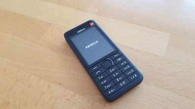 Nokia 301 / Nokia Asha 301 in Schwarz / ohne Simlock / neuwertig / TOP Zustand