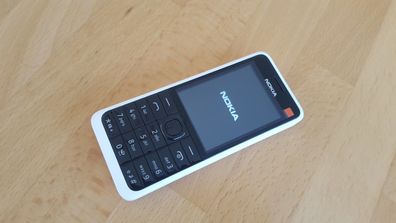 Nokia 301 / Nokia Asha 301 in Weiss / white / ohne Simlock / neuwertig / TOP Zustand