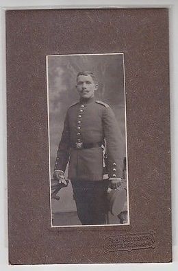 45110 Kabinettfoto Karlsruhe Soldat in Uniform mit Portepee um 1910