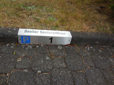 Parkplatzschild Stellplatz-Nummerierung Bordstein Edelstahl L-förmig gebogen