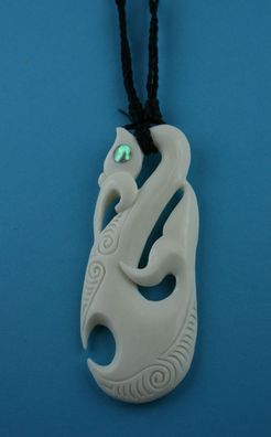 Bone Carving Manaia Hook Wal Flosse