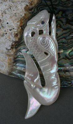 Manaia Carving aus Neuseeland Muschel