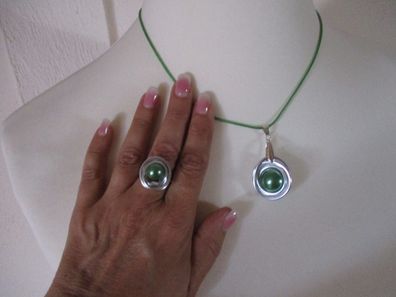 Halskette mit Ring 17 mm Alu Silber Grün Handarbeit
