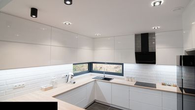 Küche Küchenzeile XXL U-Küche weiß oder grau grifflos Glanz individuell stellbar