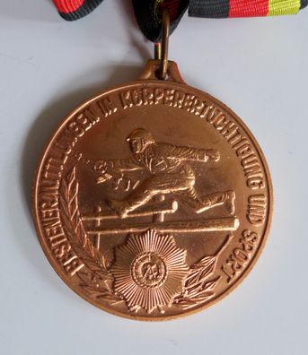 DDR Polizei NVA Medaille Bestenermittlungen in Körperertüchtigung und Sport bronze