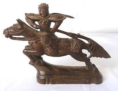 dekorative alte Skulptur aus Holz Chinese Mongole Samurai mit Pferd um 1920