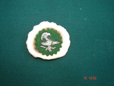 echt Hirschhorn Knopf Dekoknopf Spielhahn auf grünem Filz 4,2x3,5cm p