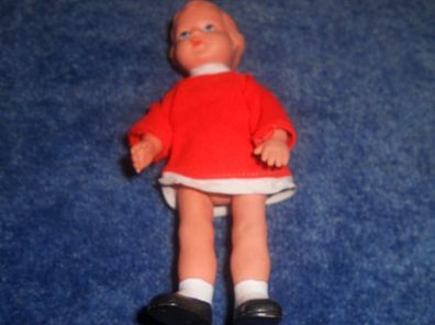 kleine Puppe aus DDR Zeiten