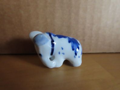 kleine Figur Elefant Keramik steht weiß blau für Setzkasten / ca. 3 cm hoch