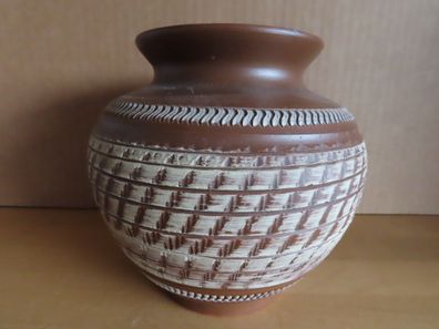 Vase bauchig braun beige mit Relief ca. 15,5 cm hoch/42 15 Handarbeit