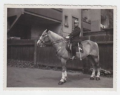 62420 Foto Artillerie Offizier zu Pferd mit Pickelhaube und Säbel