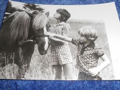 4445 / Ansichtskarte - Pferd mit Kinder