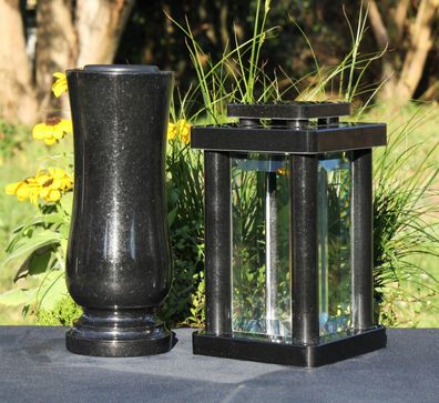 moderne Grablaterne mit Vase aus Granit Swedish-Black