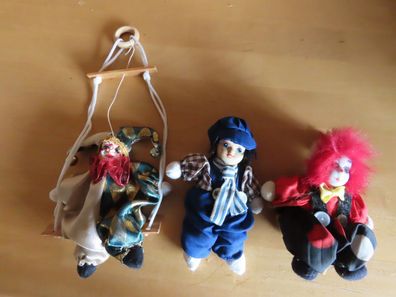 3 kleine Puppen mit Porzellanköpfen= 2 Clown + 1 Junge