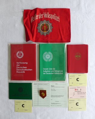 original DDR Ausweise Helfer der Volkspolizei + Abzeichen + 4 Karten + Gesetze MdI