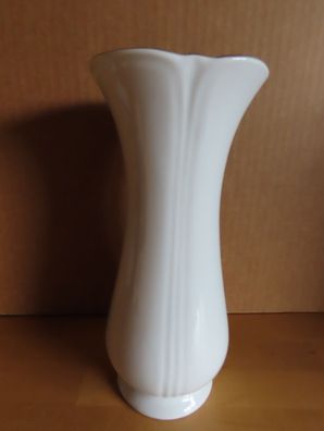 Vase Porzellan weiß am oberen Rand mit Goldrand und viereckig ca.25cm/ Alsa Julia