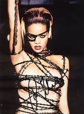 SEXY Original Autogramm Rihanna auf Großfoto (COA)