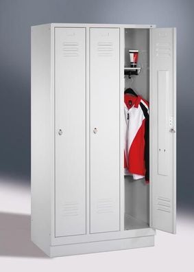 Garderoben- Stahlspinde, 3 Türen mit Sockel, Breite 920 mm, in 3 Farben