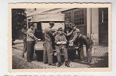 32538 Foto Soldaten mit LKW im 2. Weltkrieg um 1940