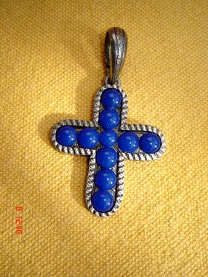 Kreuz Tuch Anhänger blaue Steine 6,3 cm versilbert große Öse f Band Kordel Leder