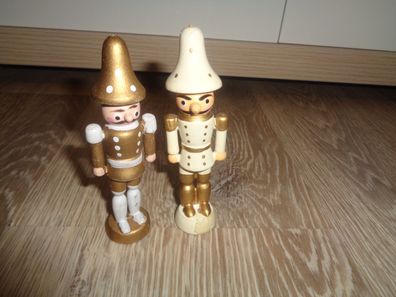 2 kleine alte Nussknacker 10cm -weiß und gold