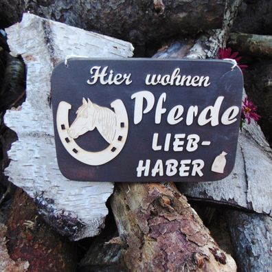 Spruchtafel, Hier wohnen Pferdeliebhaber aus Holz mit Holz Buchstaben Geschenk