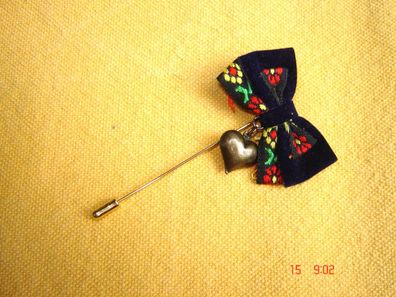 Vintage Hutnadel mit Samtband schwarz Blumenborte und Herzchen Z p