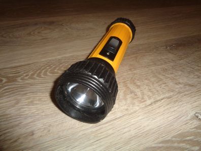Speicherfund-alte Taschenlampe gelb schwarz ohne Baterien