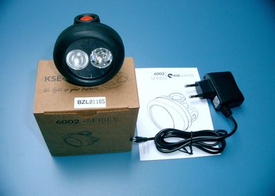 KS-6002-DUO. Superleichte LED-Helmlampe mit Ladegerät. 200 Lumen, 180 Meter