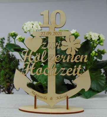 Zur Hölzernen Hochzeit, 10 Jahre aus Holz, Personalisiert mit Fuß als Tischdeko