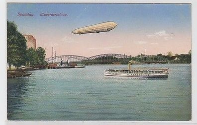 64186 Ak Spandau Zeppelin über Eiswerderbrücke 1915