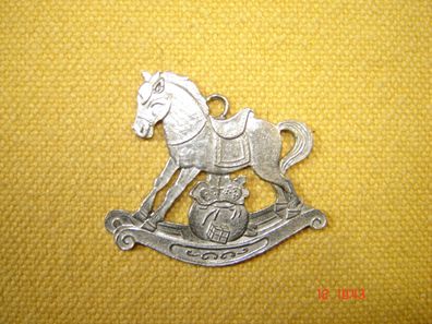 Zinnanhänger Schaukelpferd mit Sack 3,8 x 4,2 cm Zinn Zinnfigur aus Deutschland