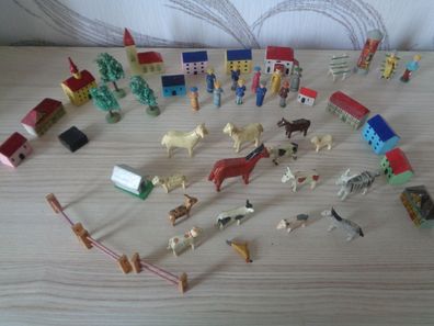 Konvolut von Tieren , Häusern, Figuren -Spielzeug, Miniaturen aus dem Erzgebirge