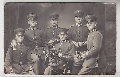 24827 Foto Ak Hagen Gruppe Soldaten mit Bierkrügen 1. Weltkrieg 1917
