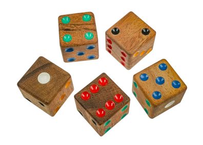 5 Holzwürfel im Set - Spielwürfel 4 cm länge, Holz mit farbigen Punkten