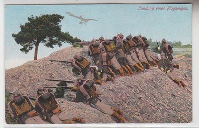 69296 Ak Deutsche Soldaten und Landung eines Flugzeuges 1914