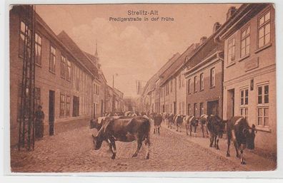 70230 Ak Strehlitz Alt Predigerstrasse in der Frühe 1920