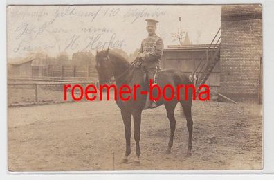 70437 Feldpost Foto Ak Goldap Husar zu Pferd 1914