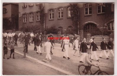 71242 Foto Ak Altenburg Festumzug von Sportlern um 1920