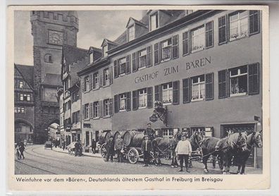 56101 Ak Freiburg Breisgau Weinfuhre vor dem 'Bären' Dtl.s ältester Gasthof 1942