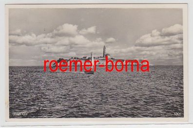 73563 Ak Insel Oie mit Leuchtturm und Segelboot davor 1935